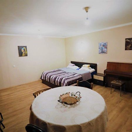 Апартаменти Cozy, Warm & Cheap Тбілісі Екстер'єр фото