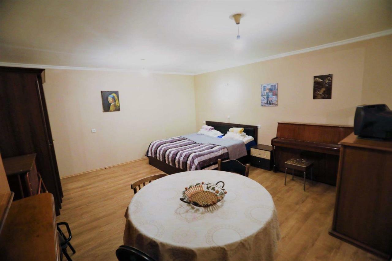 Апартаменти Cozy, Warm & Cheap Тбілісі Екстер'єр фото